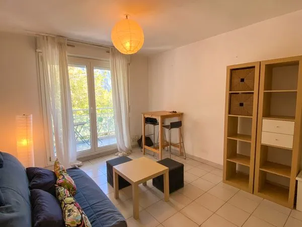 Loue studio meuble quartier hopitaux fac