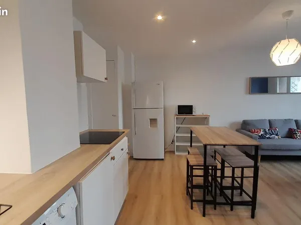 Appartement 5 pièces - 73 m² - 4 chambres - Balcon - Vue montagnes - Grenoble proche Stade des Alpes