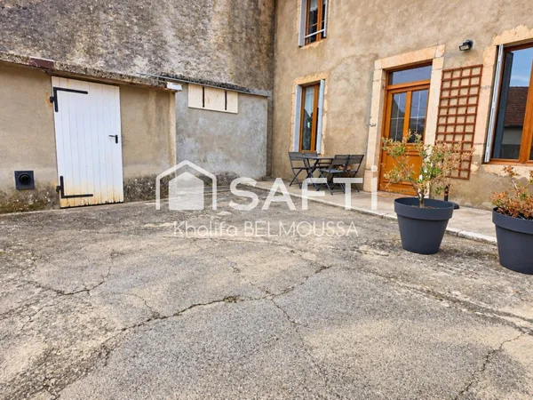 Maison d'environ 100 m² avec cour et toiture neuve - Premier achat ou investissement locatif