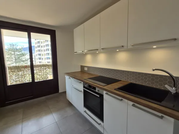 Dans copropriété de bon standing, T4 de 90 m2 avec balcon / terrasse de 9 m2
