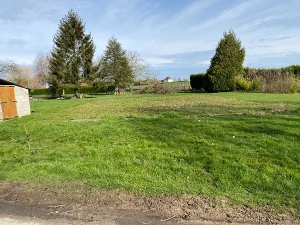 Terrain 593 m²