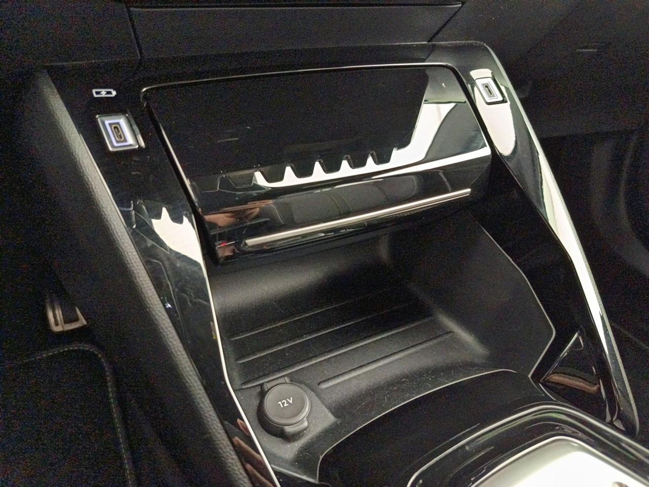 Peugeot 2008 hybrid 136 e-dcs6 gt — photo 29