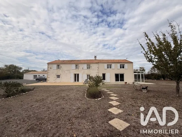 Maison 10 pièces 329 m²
