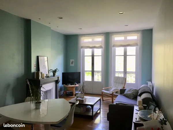 A LOUER - APPARTEMENT 65 m2 - HYPER CENTRE DE SAINT-ETIENNE - Place Anatole France