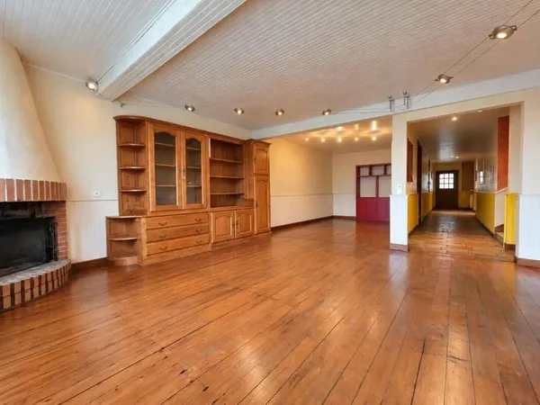 ? Élégance des années 1900 et confort moderne : Découvrez cette maison atypique à Mas-Grenier 10 Piè