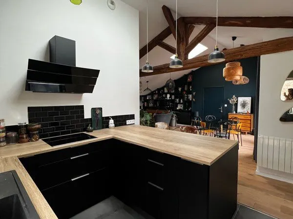Appartement T3 rénové avec terrasse tropézienne 16 m² - Centre-ville Saint-Étienne