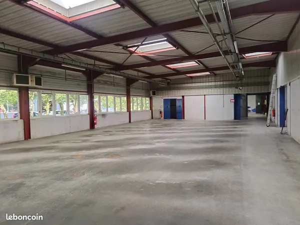 LOCAL D'ACTIVITE 1253 m² MARNAZ