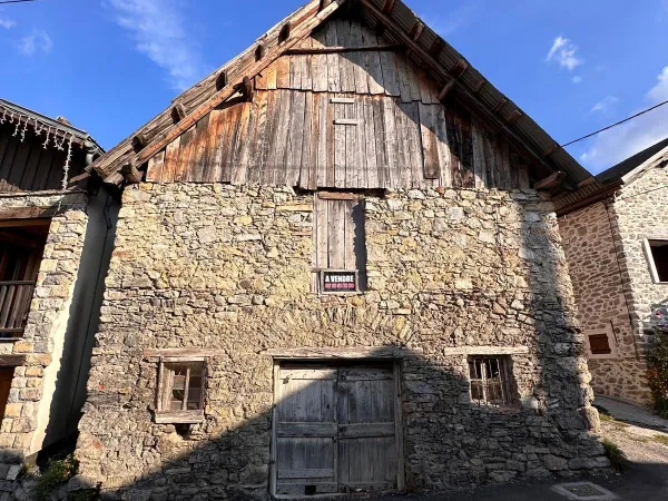 SAINT-DALMAS VALDEBLORE GRANGE À RÉHABILITER PERMIS DE C