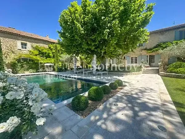 Maison 9 pièces 370 m²
