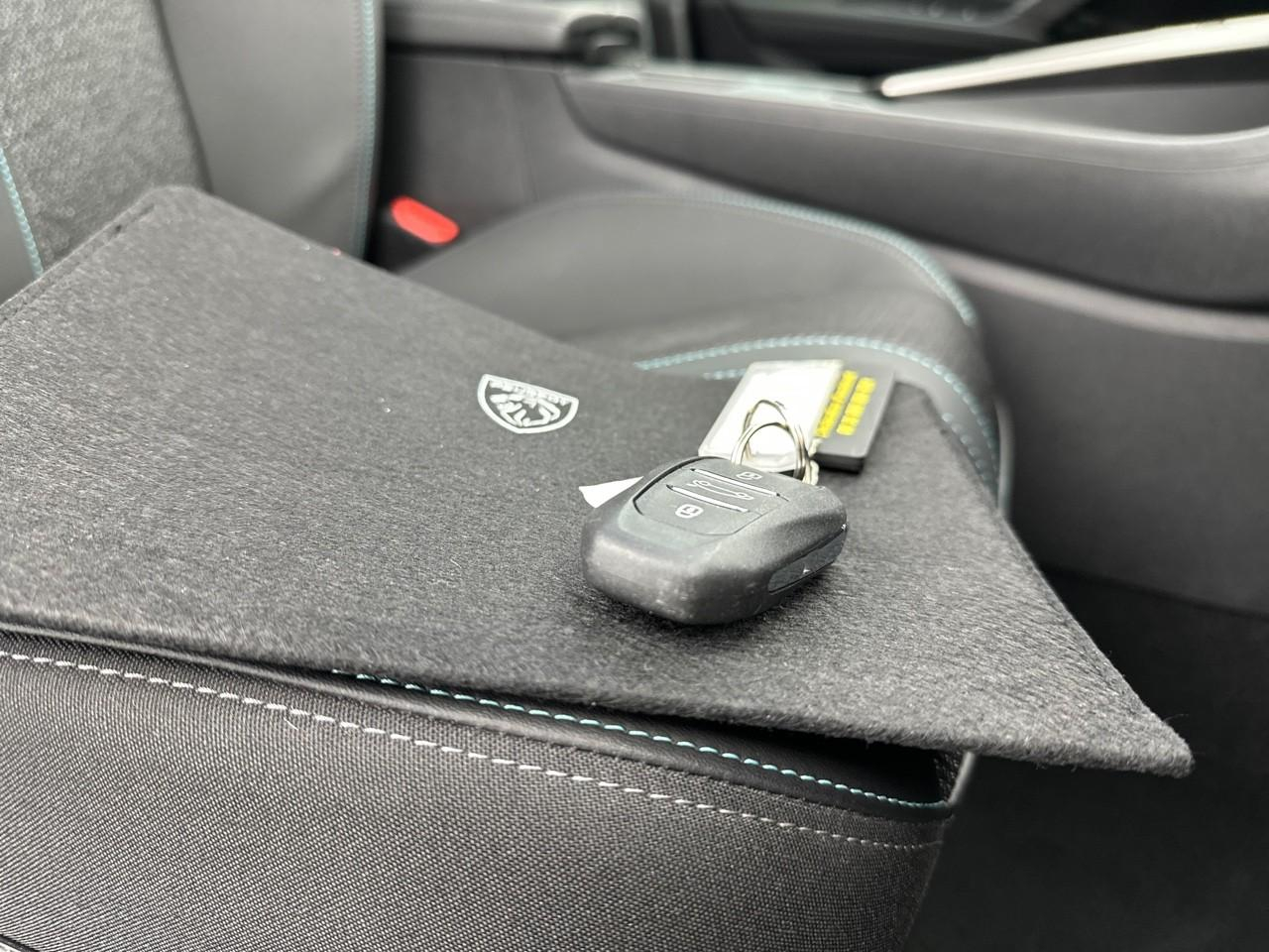 Peugeot 308 hybrid 145 e-dcs6 allure — photo 35