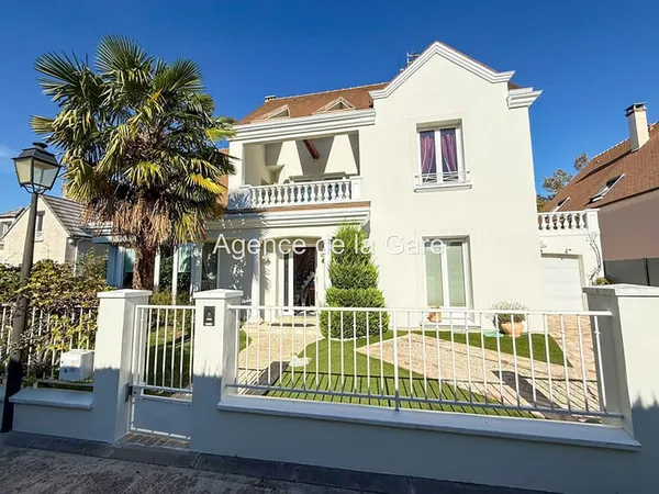 CHATOU ÉLÉGANTE MAISON FAMILIALE DE 7 PIÈCES AVEC JARDIN, TERRASSES ET JACUZZI