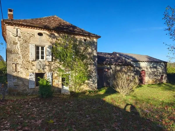 A la campagne, au calme, bel ensemble en pierre à rénover, cachet, gros potentiel
