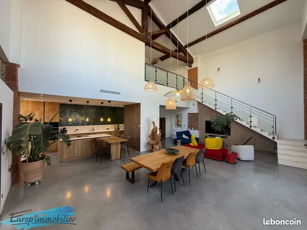 Maison 6 pièces 250 m²