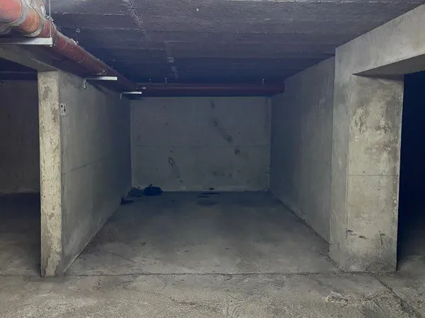 Place de parking souterraine sécurisée