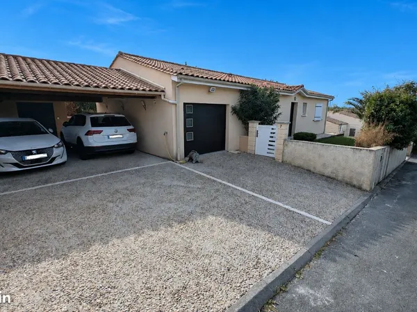 Jolie maison moderne et lumineuse
