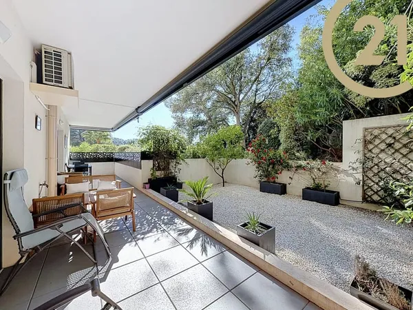 VENTE EN EXCLUSIVITÉ - SAINT-RAPHAËL - Superbe appartement 3