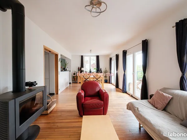 Maison 8 pièces 247 m²