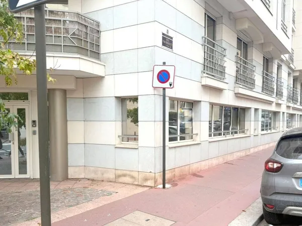 Local commercial 210 m²