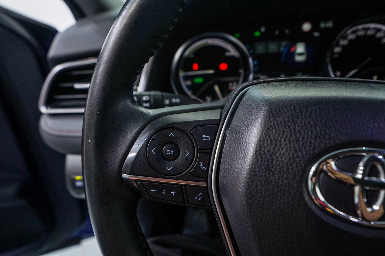 Toyota Camry — photo 22