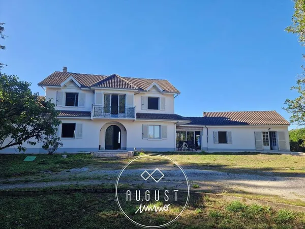 Maison 13 pièces 301 m²