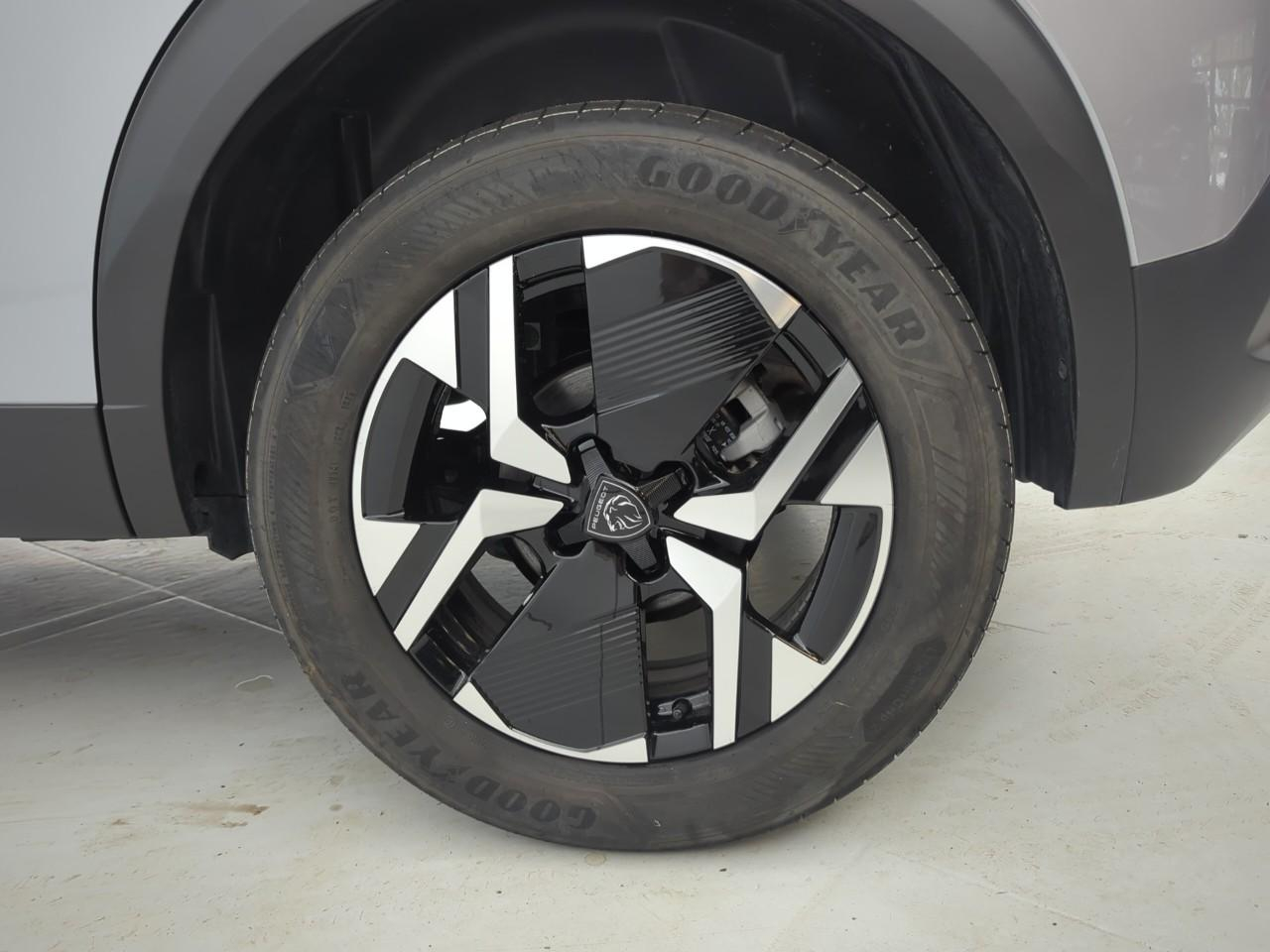 Peugeot 2008 hybrid 145 ch e-dcs6 allure — photo 11