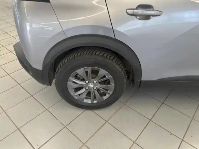 Peugeot 2008 e- 136ch style — photo 12