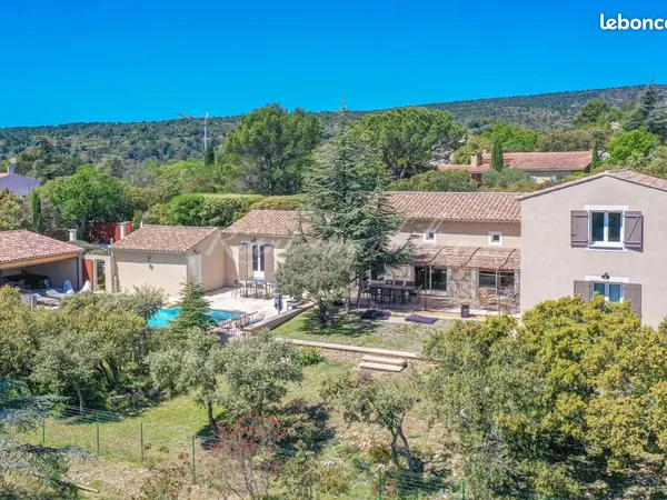Villa 7 pièces 250 m²