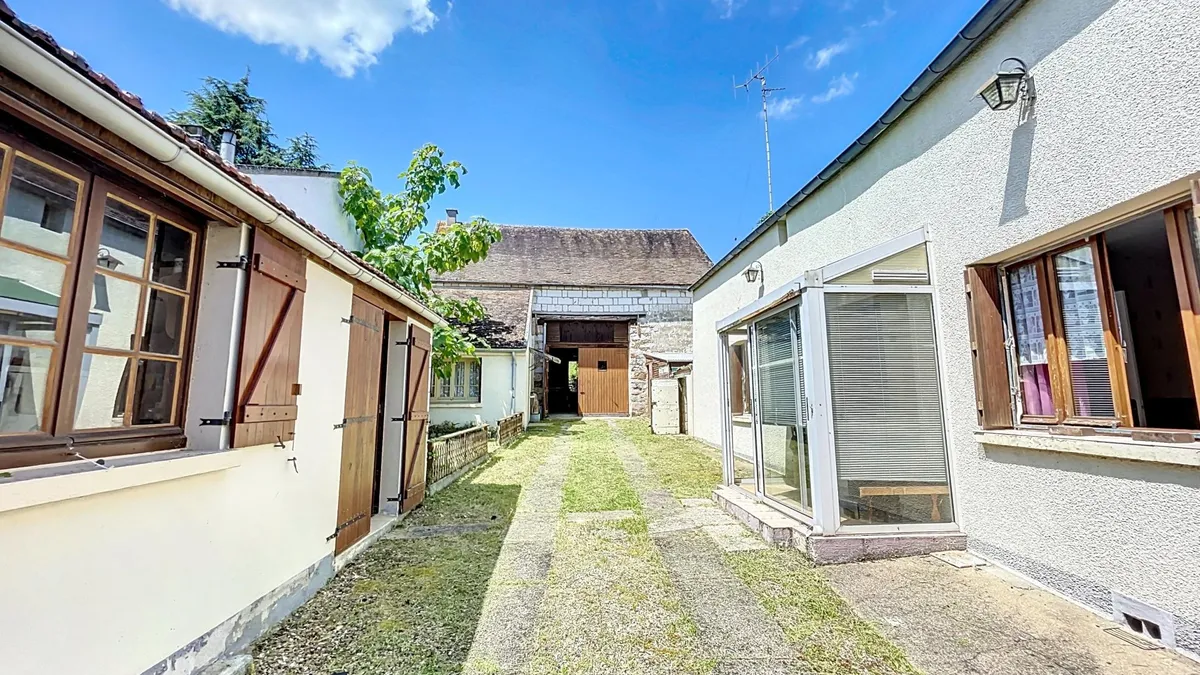 Photo 1
