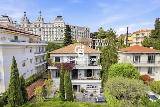 Maison 11 pièces 360 m²