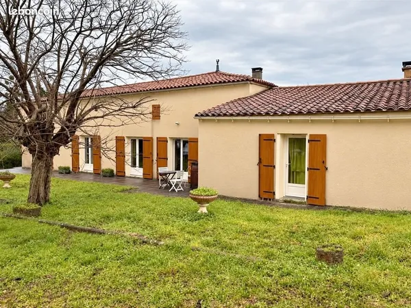 Maison ancienne avec plus d'un hectare de terrain