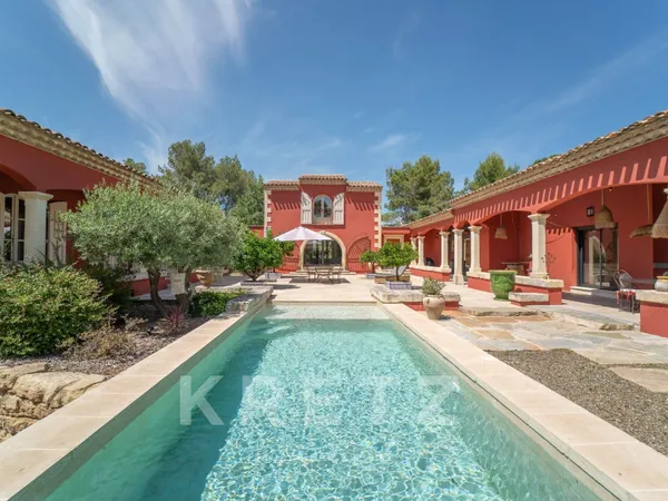 Hacienda contemporaine dans un écrin de verdure entre Nîmes et Montpellier