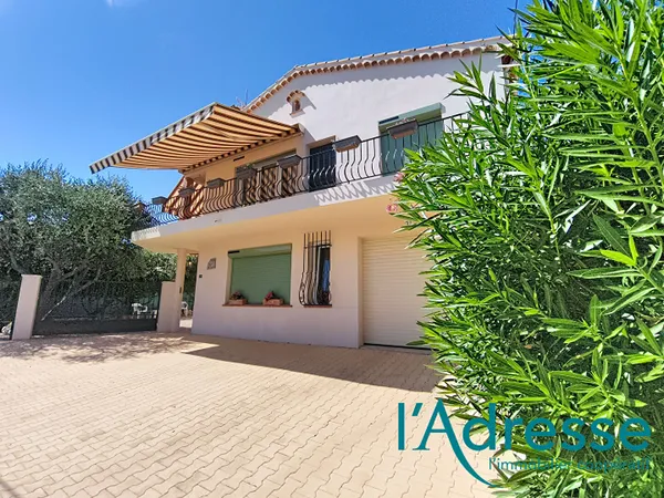 Quartier résidentiel Minelle, agréable villa 132 m², 2 appartements, parkings & grand garage 26m2!