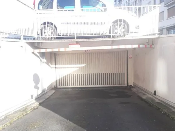 Box fermé 12m2 centre ville gare