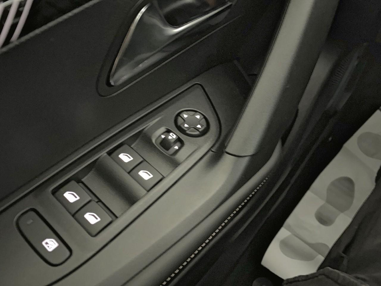 Peugeot 2008 hybrid 145 ch e-dcs6 allure — photo 20