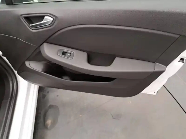 Renault Clio blue dci 100 - 21n — photo 24