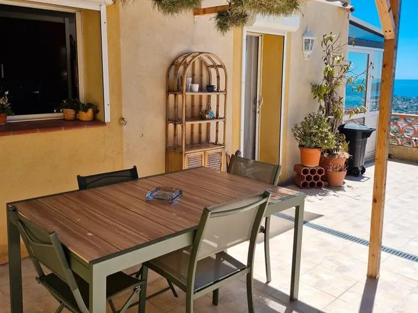 TOULON FARON : Vue exceptionnelle et situation rare, offrant intimité, pleine nature et position dom
