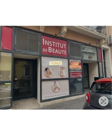 À louer Local commercial de 180 m2 très bien situé en centre ville