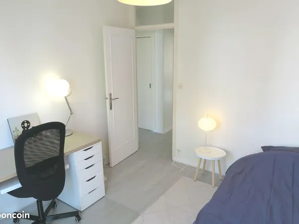 Chambre meublée - Colocation à Nozay