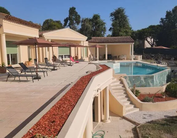 Maison 7 pièces 310 m²