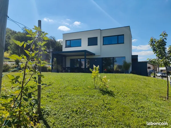 Maison moderne et récente