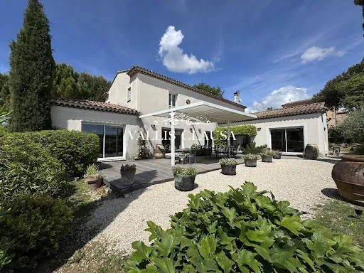 Maison 7 pièces 280 m²