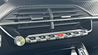 Peugeot 2008 1.2 PureTech 100ch S&S Allure — photo 15