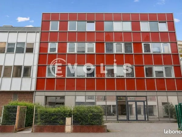 Bureaux 911 m²