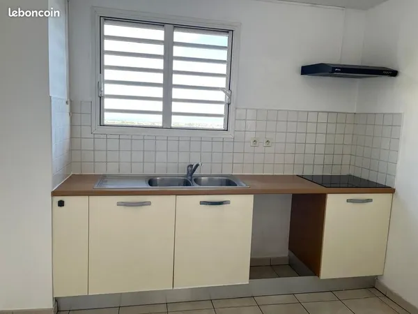 Location appt F2 - Piscine privée - local vélo moto fermé - parking sécurisé - vue mer