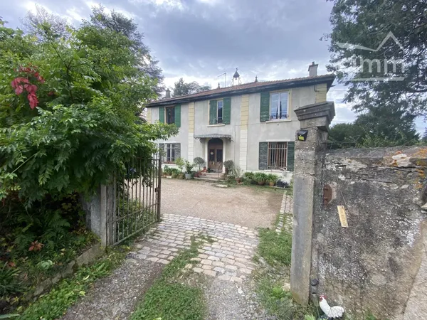Rare propriété 240m², cave 110m², terrain 16000m²
