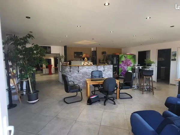 Local bureaux 900 m²