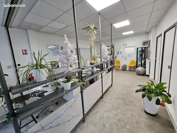 Bureau meublé indépendant (4,5 m²) dans cabinet partagé - Bron centre (Rue des Glycines)