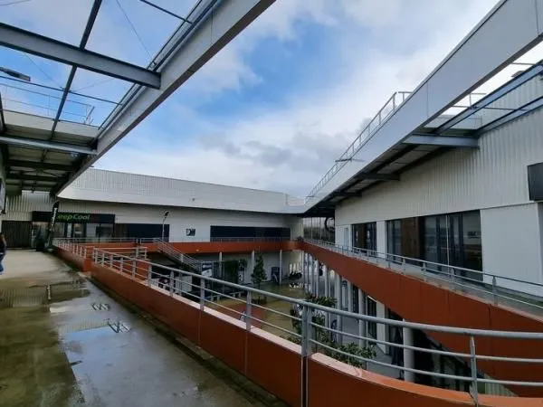 Local commercial 128 m²