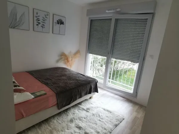 Chambre meublée en colocation féminine - Noisy-le-Grand, 5 min RER A - 690 CC