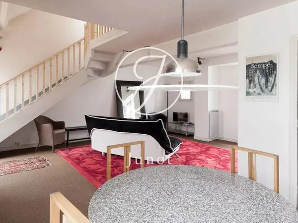 Paris 18e - AVENUE JUNOT / MOULIN DE LA GALETTE - Appartement à louer - 3 pièces meublé - 83,48m² au